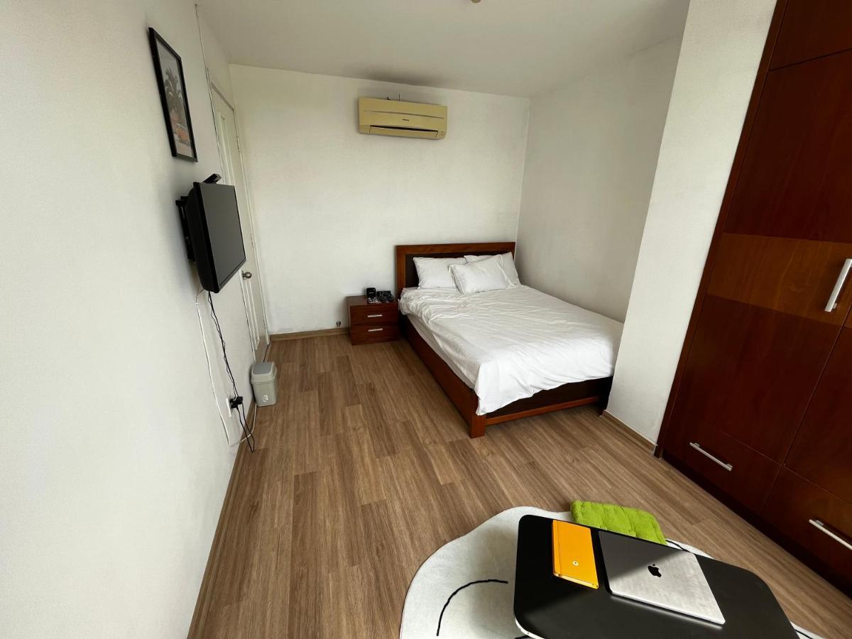 Apartment In District 1 - Apt Liberte Thành Pho Ho Chí Minh Esterno foto